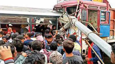 2 Killed, 12 Injured As Speeding Bus Hits Truck On Chandrapur-Nagpur ...