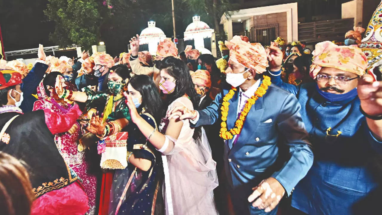 Covid: Covid-19: West Bengal government nod to 200 guests at weddings,  fairs on open ground | Kolkata News - Times of India