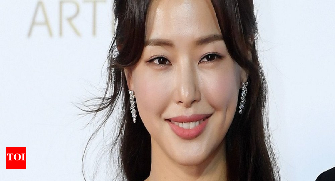 Actress Honey Lee announces pregnancy!