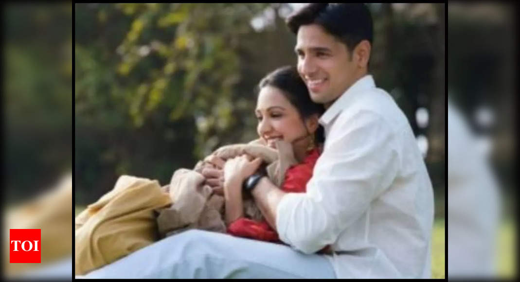 Kiara Advani drops a romantic picture to wish her ‘dearest one’ Sidharth Malhotra on his birthday – Times of India