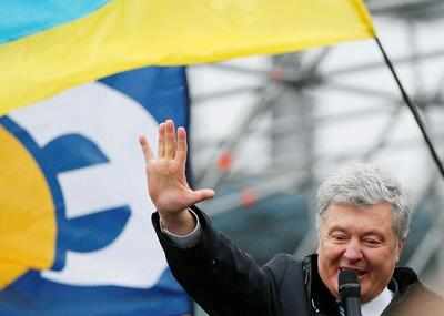 Facing arrest, ex-leader returns to 'defend Ukraine' from Russia