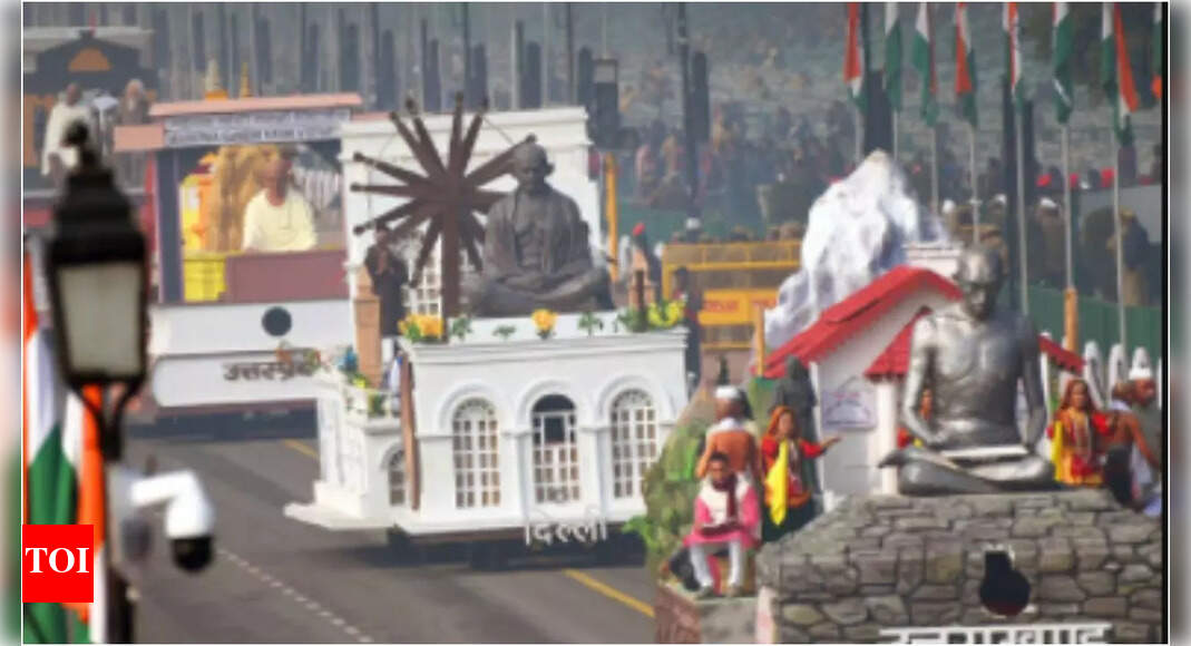 Rajnath writes to TN, Bengal CMs over exclusion of tableaux