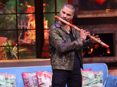 Shikhar Dhawan plays flute on Kapil's show