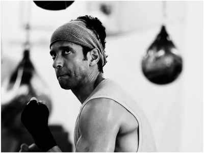 Farhan Akhtar shares the perfect dose of Tuesday Motivation with a throwback photo