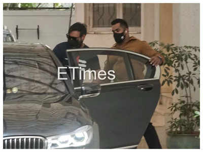 ETimes Paparazzi Diaries! Ajay Devgn spotted outside a dubbing studio, Kangana Ranaut gets clicked at her gym, Kartik Aaryan turns heads with his stylish appearance as she steps out in the city