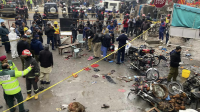 3 killed, 20 injured in bomb blast at Lahore's Anarkali market