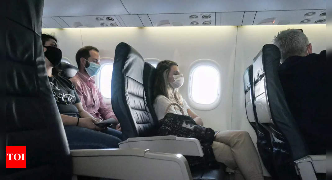 US airliner turns back in mid-flight due to passenger defying mask rule