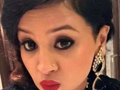 How to nail Sakshi Dhoni's makeup look