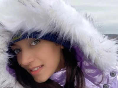 Shivani Joshi enjoys the snowy climate in Camelback Mountain Resort; see pic