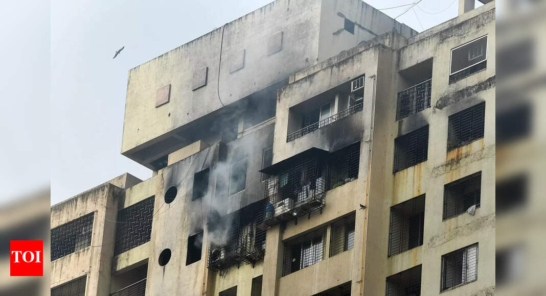 Live: 2 dead as major fire breaks out in Mumbai building