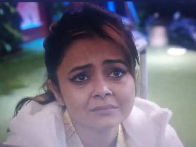 BB15: Devoleena cries in front of the camera