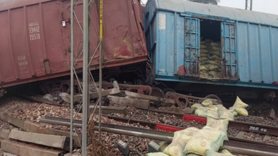 Rail traffic disrupted on Delhi-Mathura route as goods train derails in UP's Mathura