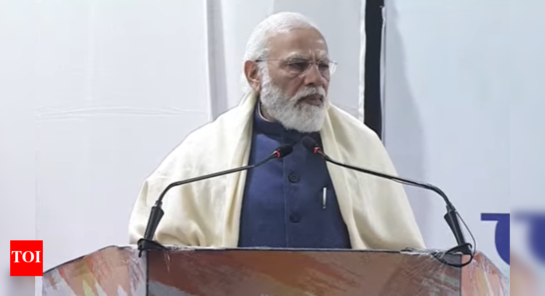 Live: PM Modi to unveil hologram statue of Netaji