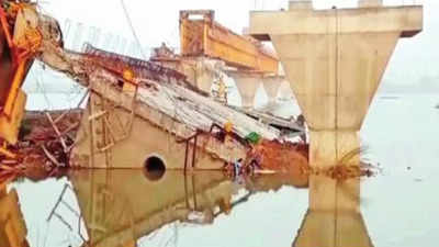 Tamil Nadu: Concrete span of bridge under construction falls