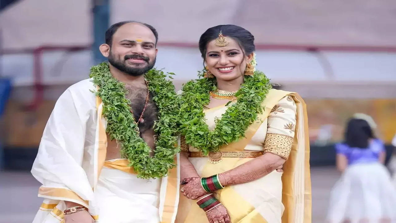 Rakkuyil actress Devika Nambiar gets hitched to Vijay Madhav - Times of  India