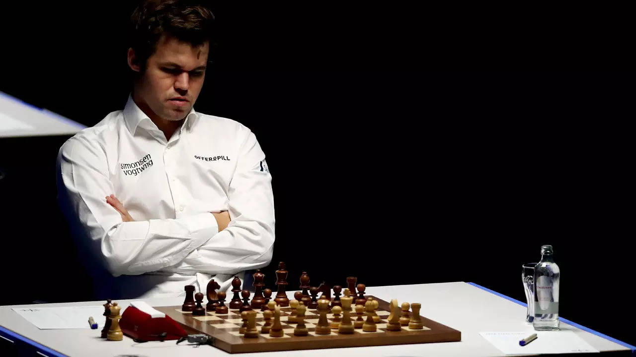 Magnus Carlsen vs Vidit Gujrathi, Magnus Carlsen passou mal e ofereceu  empate para Vidit Gujrathi no lance 5! Tata Steel Chess Índia 2019 Vídeo:  Chess Base Índia, By Xadrez é arte