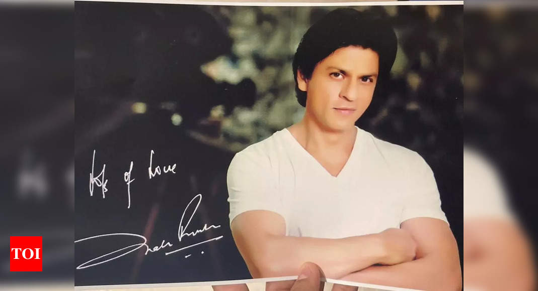 SRK gifts handwritten note to Egyptian fan
