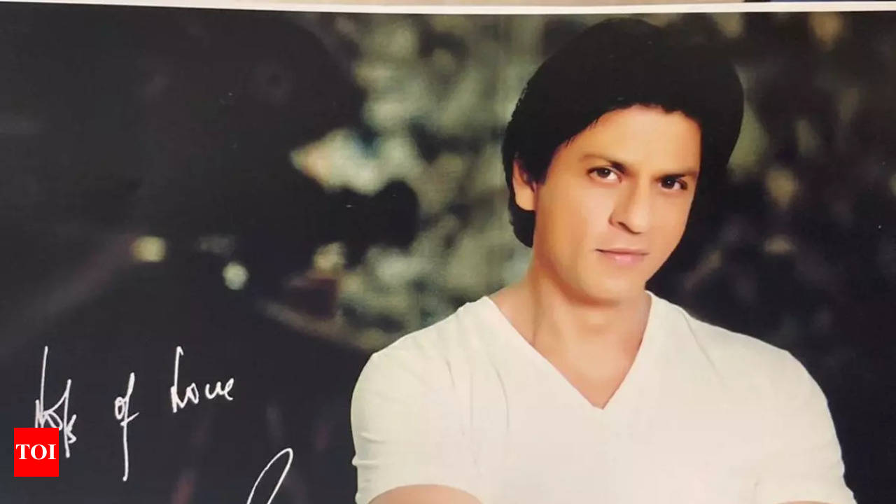 Couple from Peru saves for 3 years to bring Shah Rukh Khan a birthday gift!