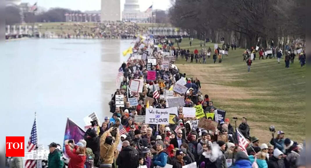 Thousands march in Washington against Covid vaccine mandates