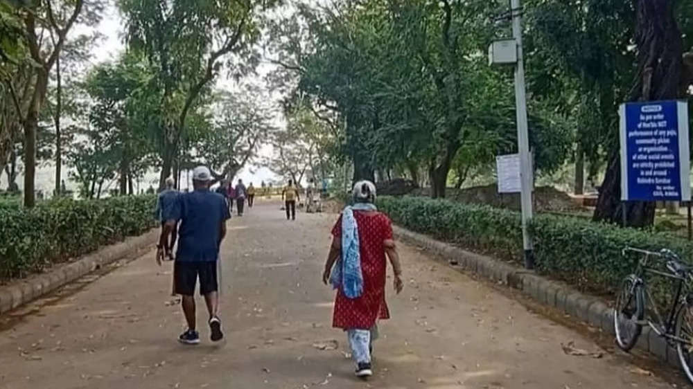 Kolkata lakes, parks reopen: Photos of morning walkers at Rabindra Sarobar