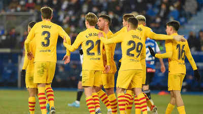 Late De Jong goal hands Barcelona victory at Alaves
