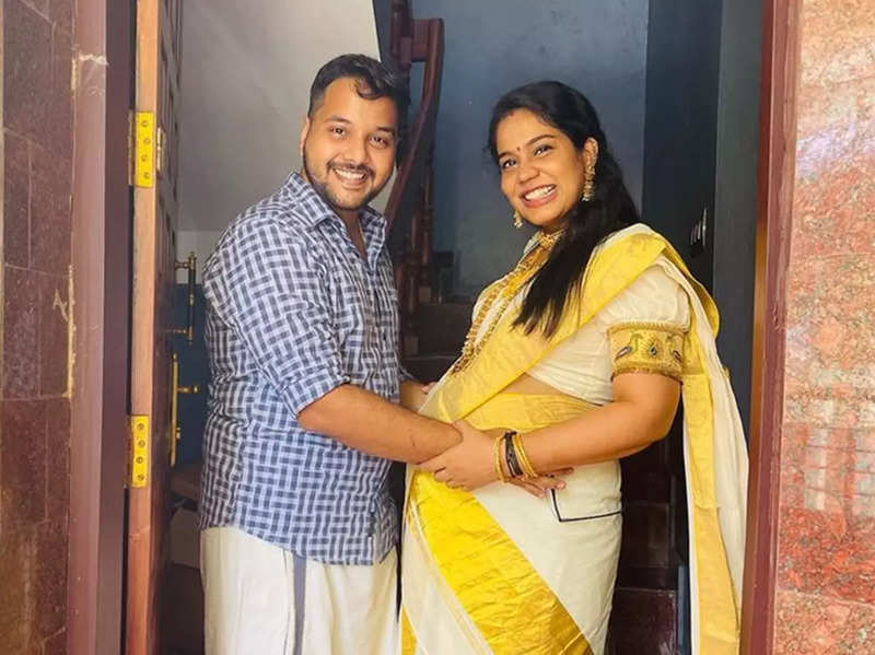 Kudumbavilakku fame Athira Madhav celebrates 7 months of pregnancy; shares pictures from the baby shower