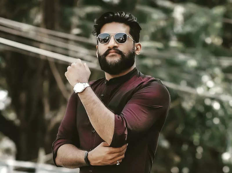 Singer Vijay Yesudas makes his TV debut with Super 4 Junior; replaces Rimi Tomy
