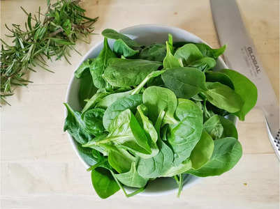 Why you should not eat spinach in excess and people who should avoid it