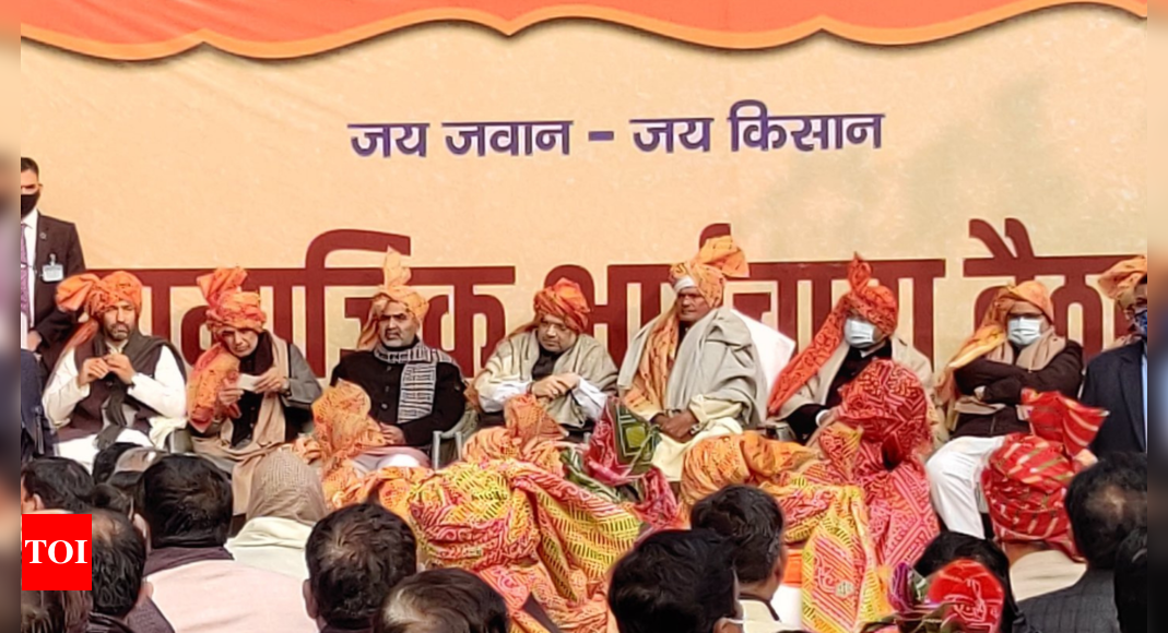 UP polls: Amit Shah meets Jat leaders in bid to woo farmers