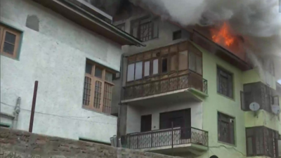 Firefighter injured while dousing fire at building in Srinagar