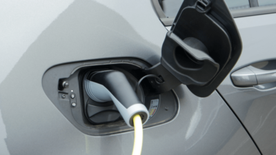 New EV owners resist gasoline cars, survey shows