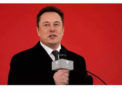 Elon Musk's bets on Tesla: no human drivers this year, robots next