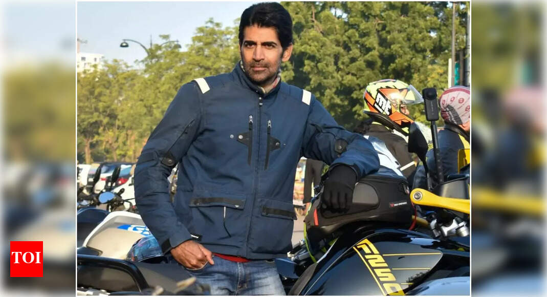 Rahul Singh celebrates Republic Day with an iconic bike ride | Hindi ...