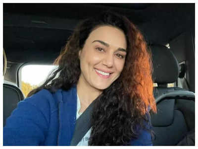 Preity Zinta posts selfie with heart-warming smile, fans say "you're glowing!"