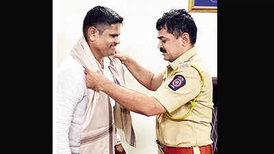Vasai: Auto Driver Reunites Teen Girl With Delhi Kin | Mumbai News ...
