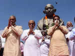 Nation pays homage to Mahatma Gandhi on 74th death anniversary; see pics