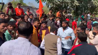 Gujarat: Mob vandalises police van, shops in Rajkot