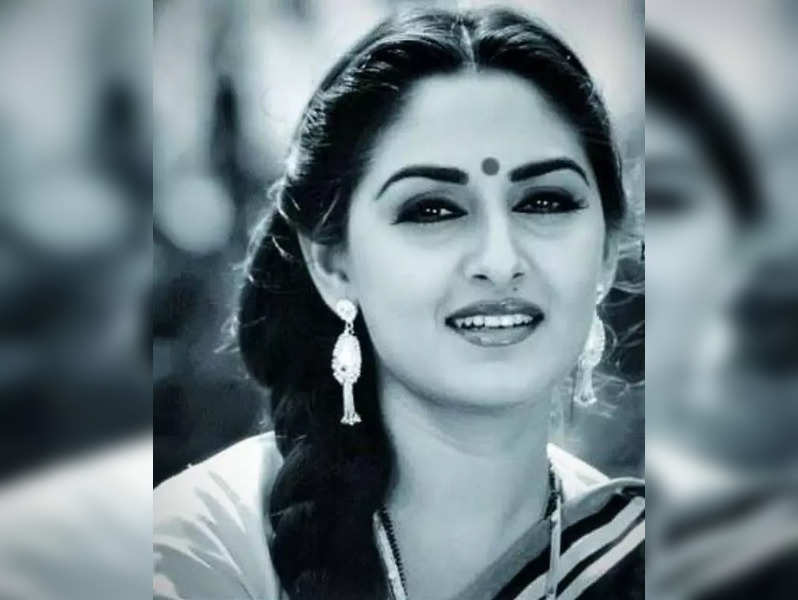 Veteran actress Jayaprada's mother Neelaveni passes away in Hyderabad | Telugu  Movie News - Times of India