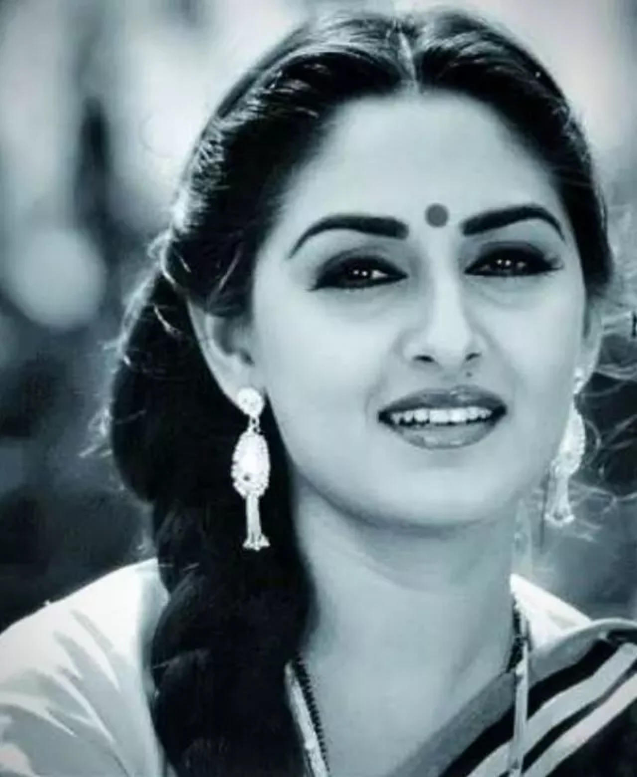 Veteran actress Jayaprada's mother Neelaveni passes away in Hyderabad |  Telugu Movie News - Times of India