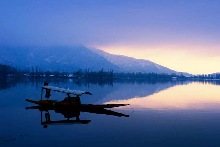 ​Sail away on Dal Lake