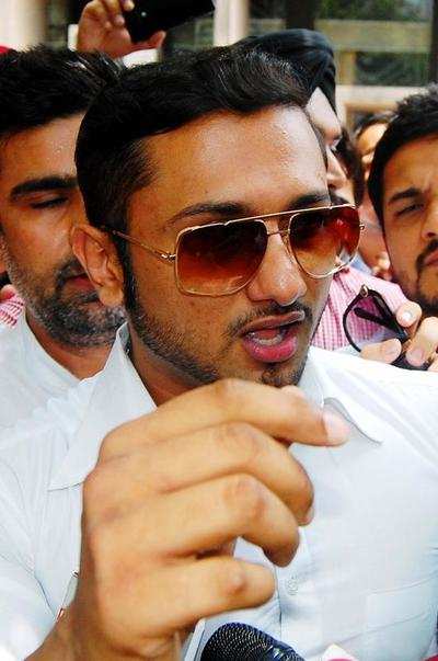 Court asks Yo-Yo Honey Singh to provide voice sample at police stn | Nagpur  News - Times of India