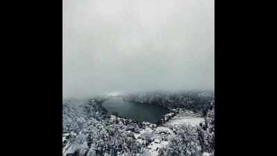 Snow, rain lash several parts of U'khand, Mussoorie receives season’s first snowfall; Met issue red alert for next 24-hours
