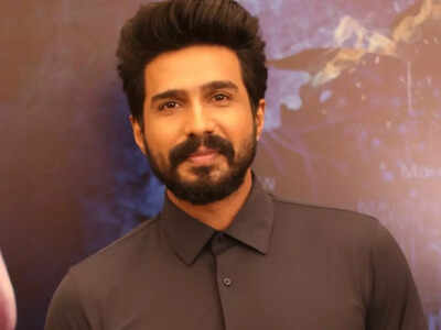 Video: Vishnu Vishal turns emotional at the 'FIR' trailer launch