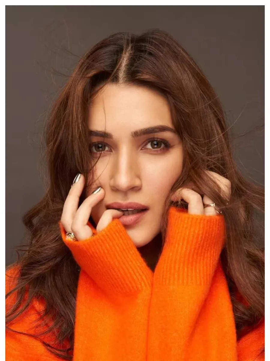 10 Chic Outfits To Steal From Kriti Sanons Wardrobe Times Of India