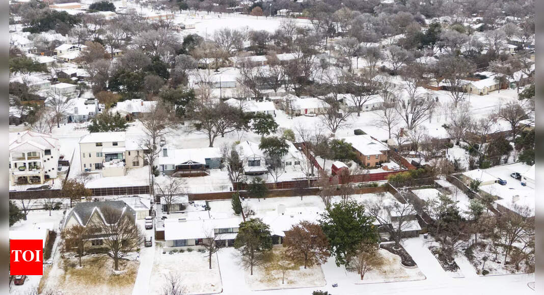 Winter storm wreaks havoc on central, northeast US - Times of India