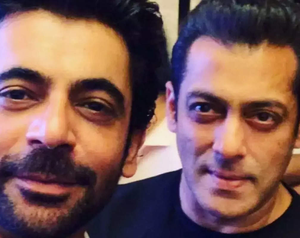 
Salman Khan asks his team of doctors to keep a check on Sunil Grover's health after surgery: Reports
