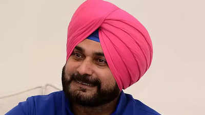 People at top want a weak CM: Sidhu