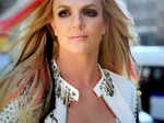 Britney hits photogs in new video!