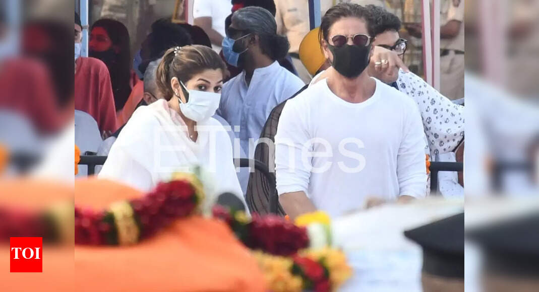 Shah Rukh Khan arrives to pay his last respects to Lata Mangeshkar