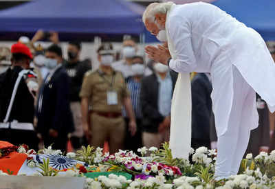 Grieve with fellow Indians on Lata didi’s passing: PM